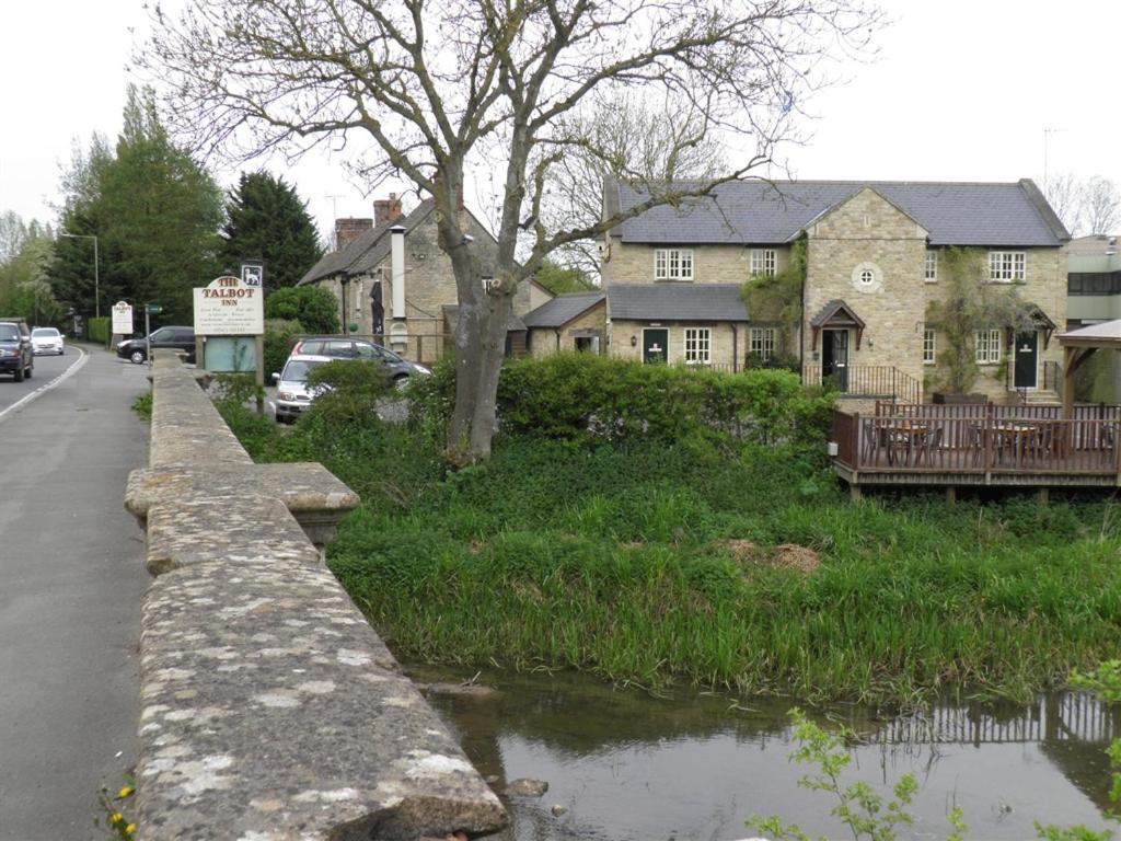 The Talbot Inn Eynsham Bagian luar foto